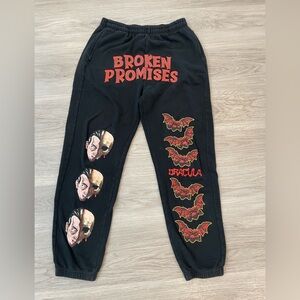 DRACULA Broken Promise Black Graphic Thick Sweatpants Joggers Size M